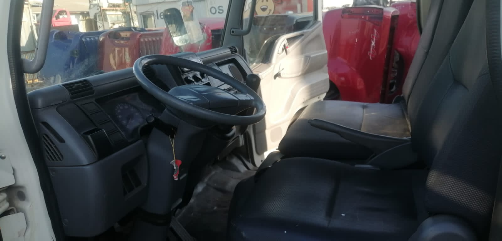  Mitsubishi CANTER 2005    EN DESARME